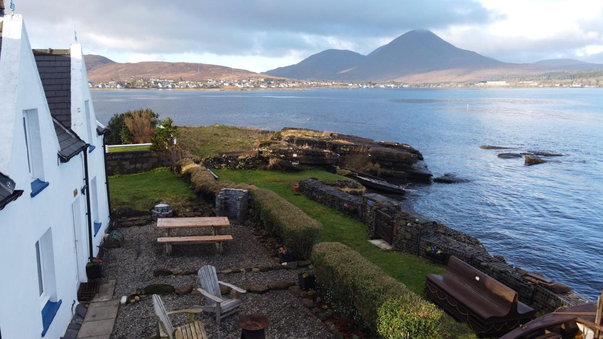 Carnmhor, Isle Of Skye - Stunning 242 Year Old Cottage On Its Own Sea Shore! Breakish Exterior photo