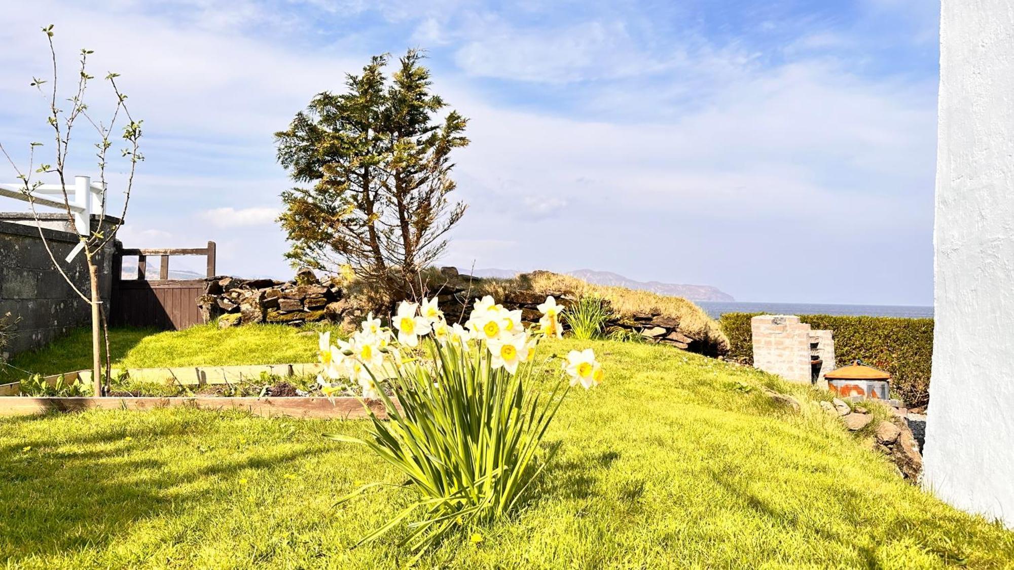 Carnmhor, Isle Of Skye - Stunning 242 Year Old Cottage On Its Own Sea Shore! Breakish Exterior photo
